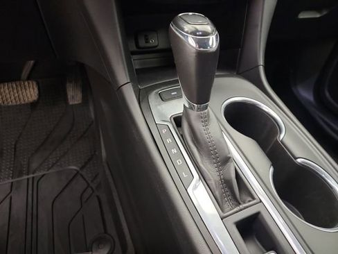 Used 2018 Chevrolet Equinox LT image 24