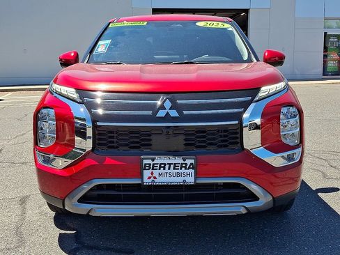 Used 2025 Mitsubishi Outlander SE AWD/4WD image 2