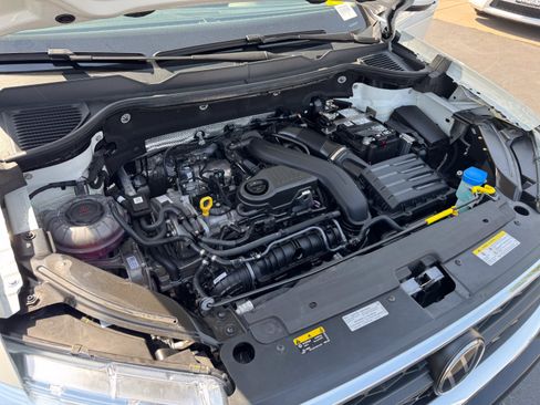 Certified 2023 Volkswagen Taos SE w/ Panoramic Sunroof Package FWD image 38