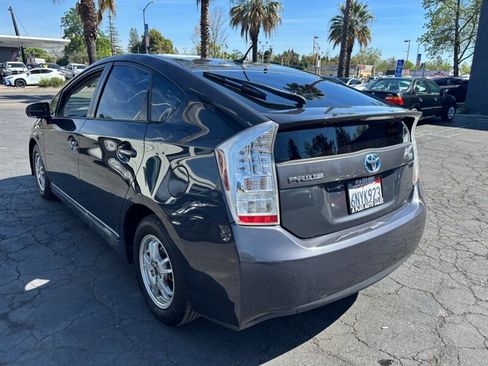 Used 2010 Toyota Prius III image 5