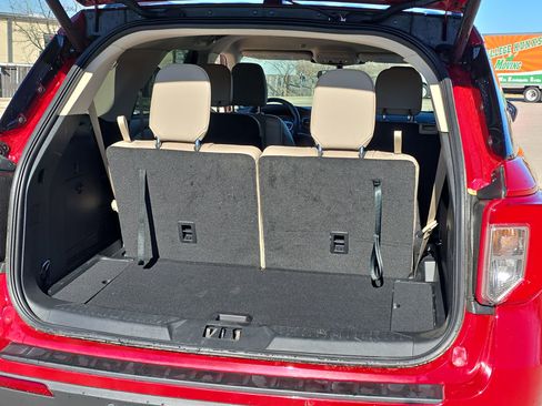 Used 2023 Ford Explorer XLT w/ Equipment Group 202A image 24