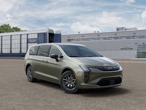 New 2027 Chrysler Pacifica Limited FWD image 3