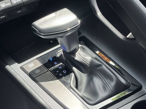 Used 2025 Hyundai Elantra Sport FWD image 14