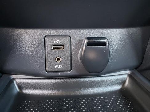 Used 2015 Nissan Rogue S AWD/4WD image 24