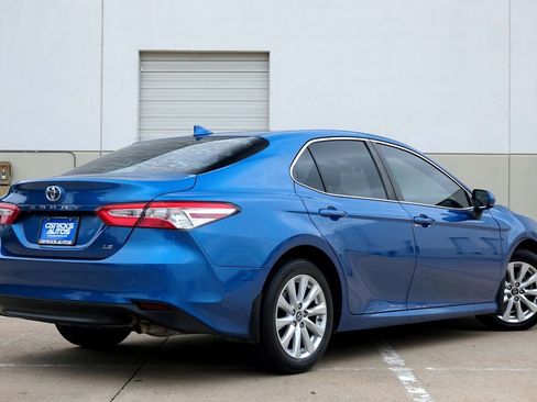 Used 2019 Toyota Camry LE FWD image 3