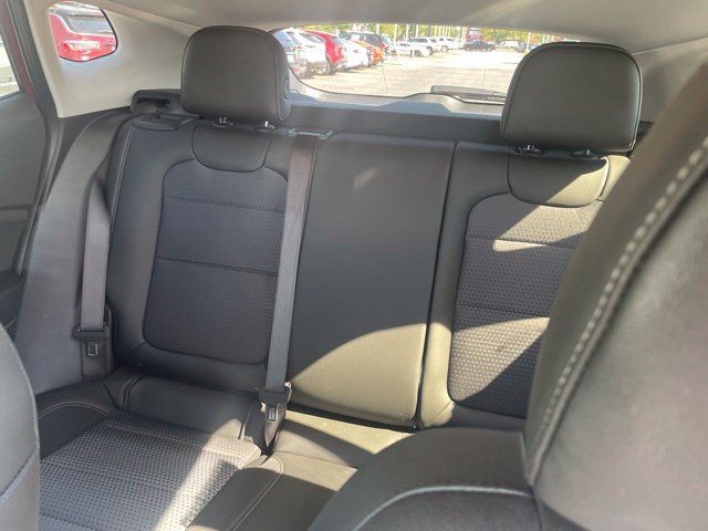 Used 2025 Chevrolet Trax LT FWD image 10