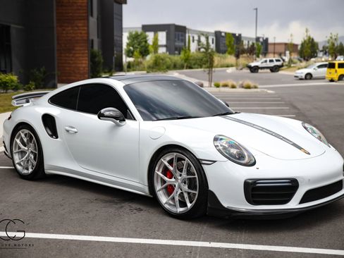 Used 2017 Porsche 911 4 Coupe AWD/4WD image 18