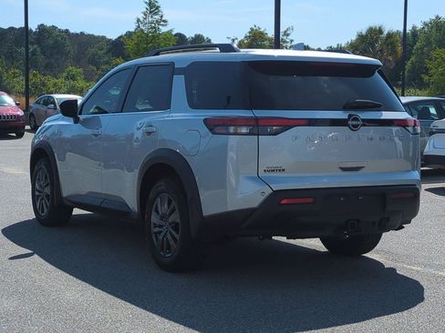Certified 2025 Nissan Pathfinder SV w/ SV Premium Package FWD image 6