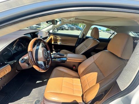Used 2017 Lexus ES 350 w/ Luxury Package FWD image 9