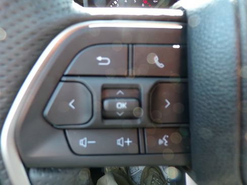 Used 2025 Toyota Tundra SR5 w/ SR5 Premium Package AWD/4WD image 28