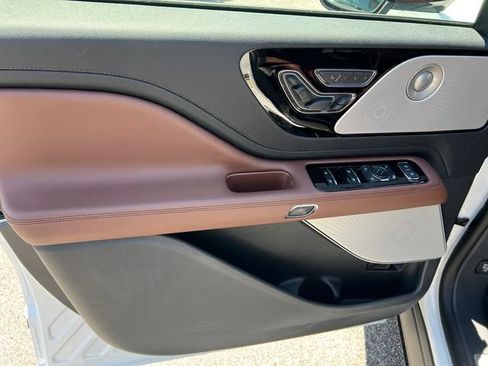 New 2026 Lincoln Aviator Reserve AWD/4WD image 11