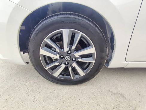 Used 2022 Nissan Versa SV image 16