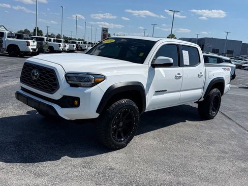 Used 2020 Toyota Tacoma TRD Off-Road w/ TRD Premium Off Road Package AWD/4WD image 36