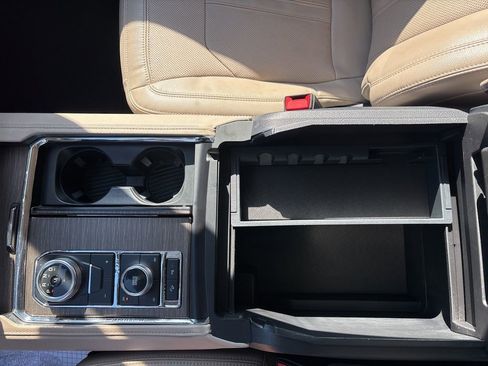 Used 2022 Ford Expedition Limited image 18