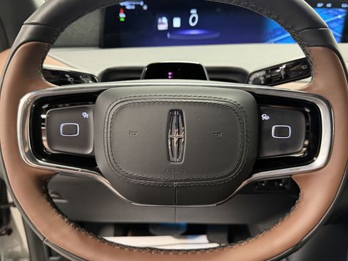 New 2026 Lincoln Navigator Reserve AWD/4WD image 16