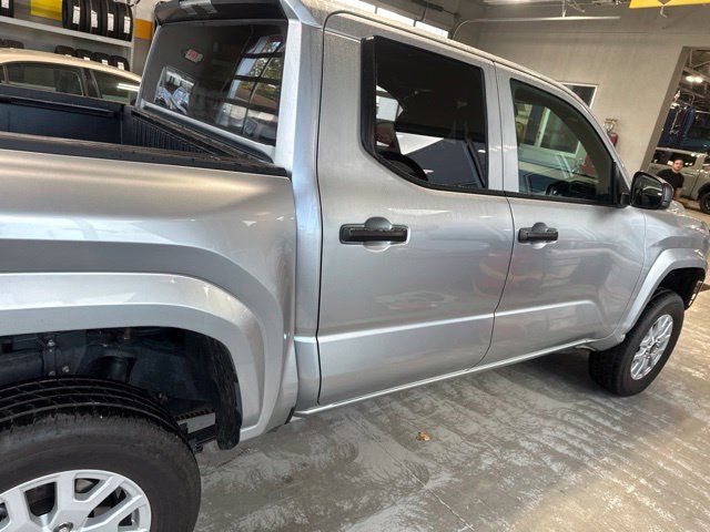 Used 2025 Toyota Tacoma SR AWD/4WD image 8