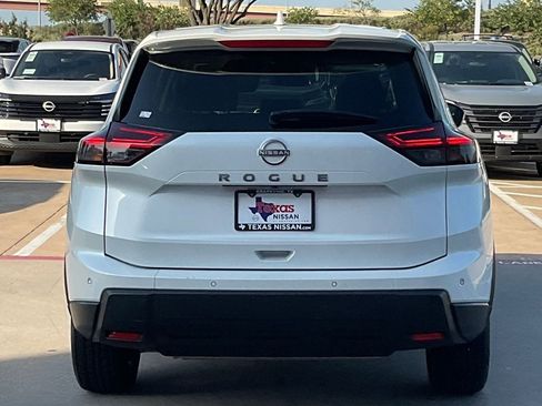 Used 2025 Nissan Rogue SV FWD image 5