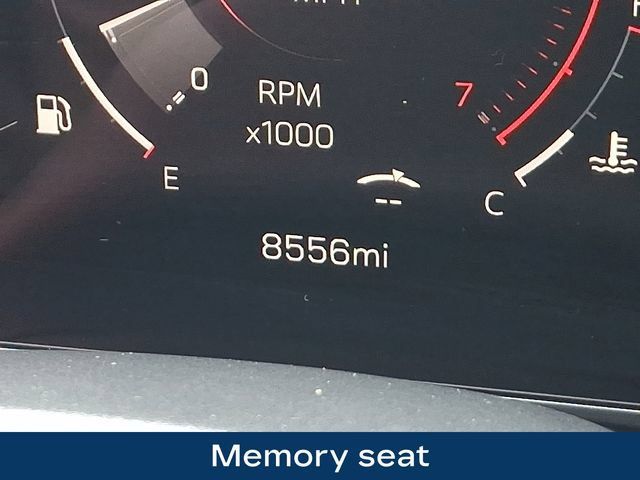 Used 2025 GMC Yukon XL AT4 AWD/4WD image 6