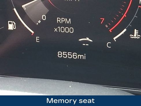 Used 2025 GMC Yukon XL AT4 AWD/4WD image 6
