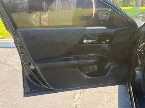 Used 2016 Honda Accord LX image 7
