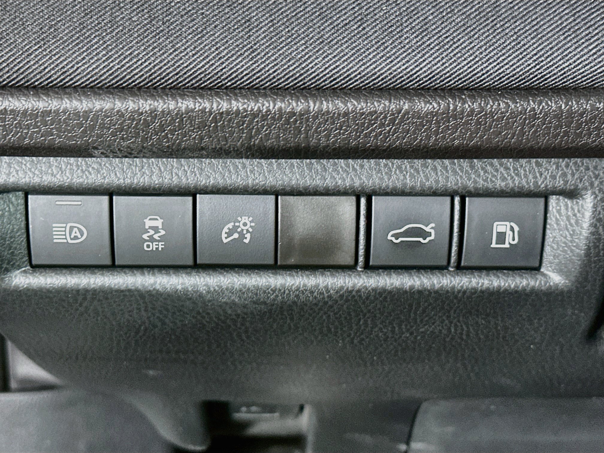 Used 2025 Toyota Camry LE FWD image 17