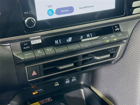 Used 2025 Toyota Camry SE image 26