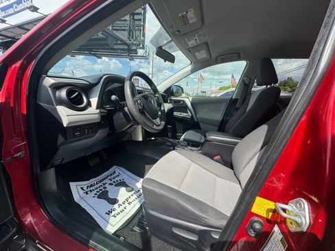 Used 2013 Toyota RAV4 LE image 9