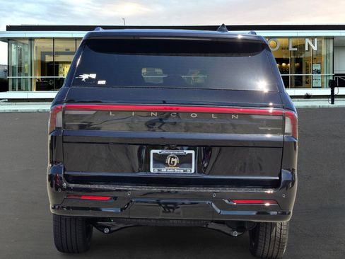 New 2026 Lincoln Navigator L Reserve AWD/4WD image 5