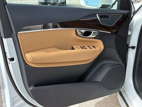 Used 2016 Volvo XC90 T6 Momentum w/ Momentum Plus Package image 10