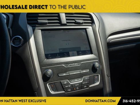 Used 2020 Ford Fusion SE image 7