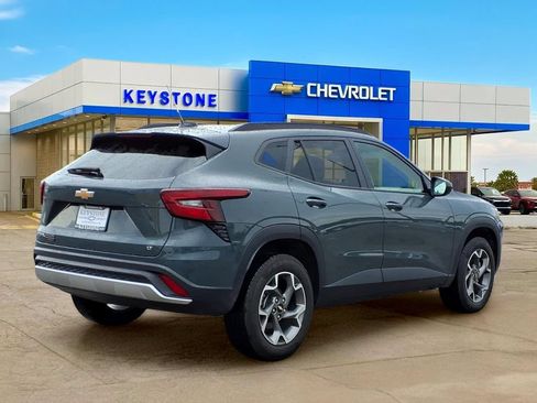 Used 2025 Chevrolet Trax LT FWD image 7