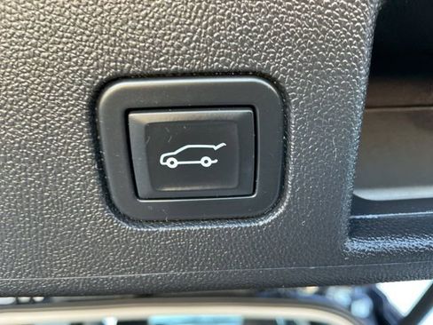 Used 2021 Chevrolet Equinox Premier image 23