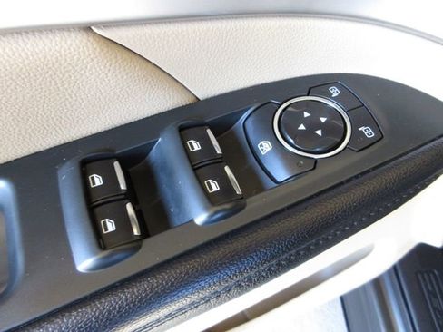 Used 2016 Ford Explorer XLT w/ Equipment Group 202A image 9