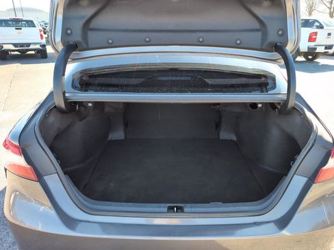 Used 2020 Toyota Camry SE image 5