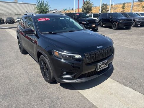 Used 2019 Jeep Cherokee Latitude w/ Popular Appearance Group FWD image 8