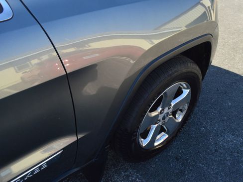 Used 2013 Jeep Grand Cherokee Overland Summit AWD/4WD image 10