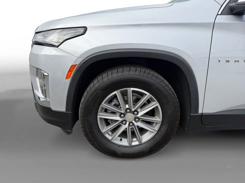 Used 2022 Chevrolet Traverse LT image 9