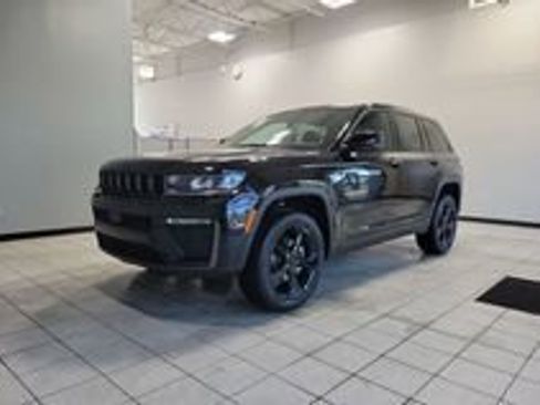 New 2026 Jeep Grand Cherokee Limited AWD/4WD image 2