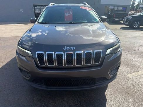 Used 2019 Jeep Cherokee Latitude Plus w/ Cold Weather Group AWD/4WD image 2