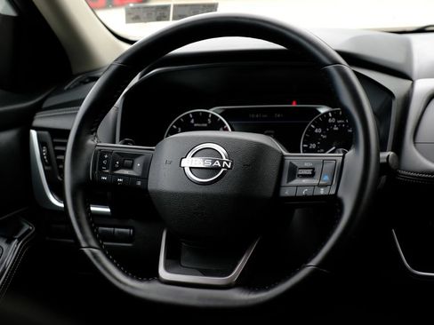 Used 2025 Nissan Rogue SV AWD/4WD image 17