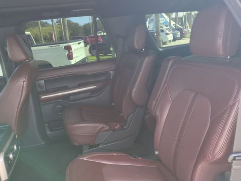 Used 2022 Ford Expedition Limited image 13