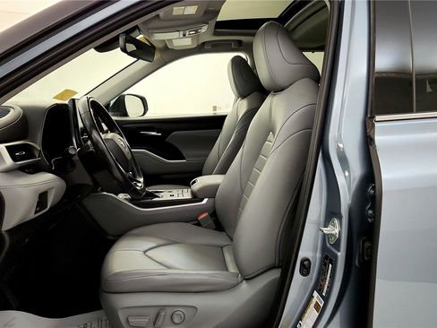 Certified 2020 Toyota Highlander XLE image 38