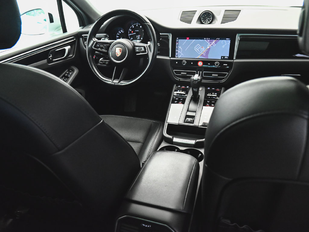 Used 2023 Porsche Macan AWD/4WD image 40