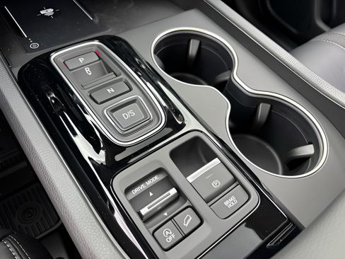 New 2025 Honda Pilot Touring image 28