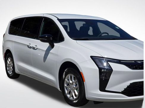 New 2027 Chrysler Pacifica Select FWD image 38