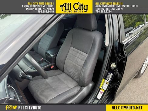 Used 2016 Toyota Camry LE FWD image 11