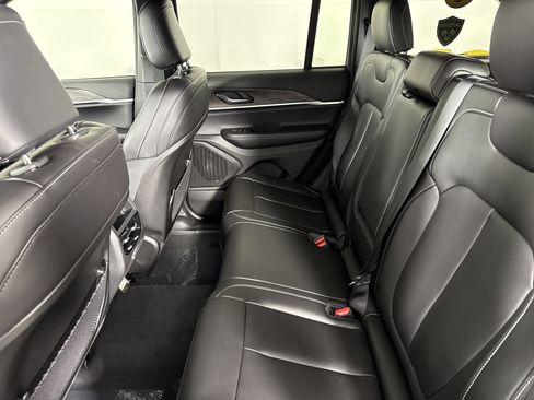 New 2025 Jeep Grand Cherokee Limited image 11