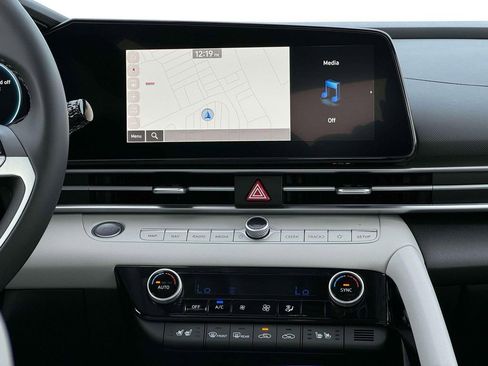 New 2025 Hyundai Elantra Limited FWD image 19