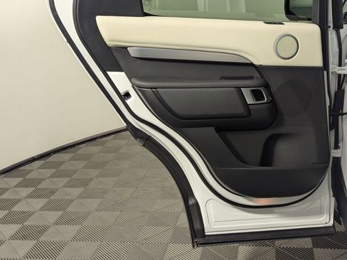 Used 2024 Land Rover Discovery Dynamic SE image 57