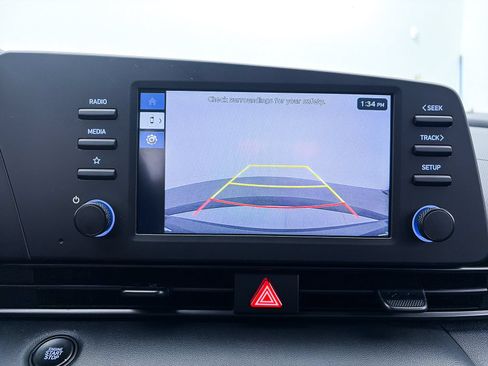 Used 2025 Hyundai Elantra Sport FWD image 4